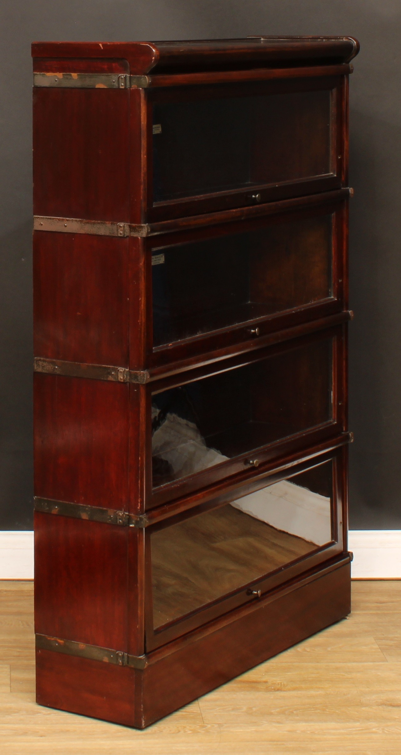 A Globe Wernicke barrister's bookcase, comprising four modular stacking sections, each bearing label - Bild 4 aus 4