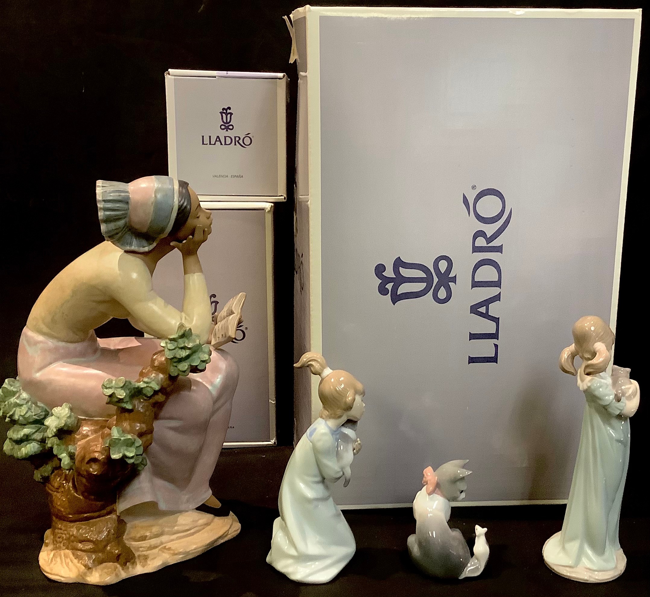 A Lladro figure, Poetic Moment, boxed; others, Sleepy Kitten, boxed; Cat and Mouse, boxed; girl with - Bild 4 aus 4