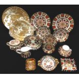 A quantity of Royal Crown Derby 1128 pattern porcelain, including a pair of dessert plates, a