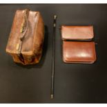 A brown leather Gladstone bag, brass clasp, claret leather interior, 36cm wide, early 20th