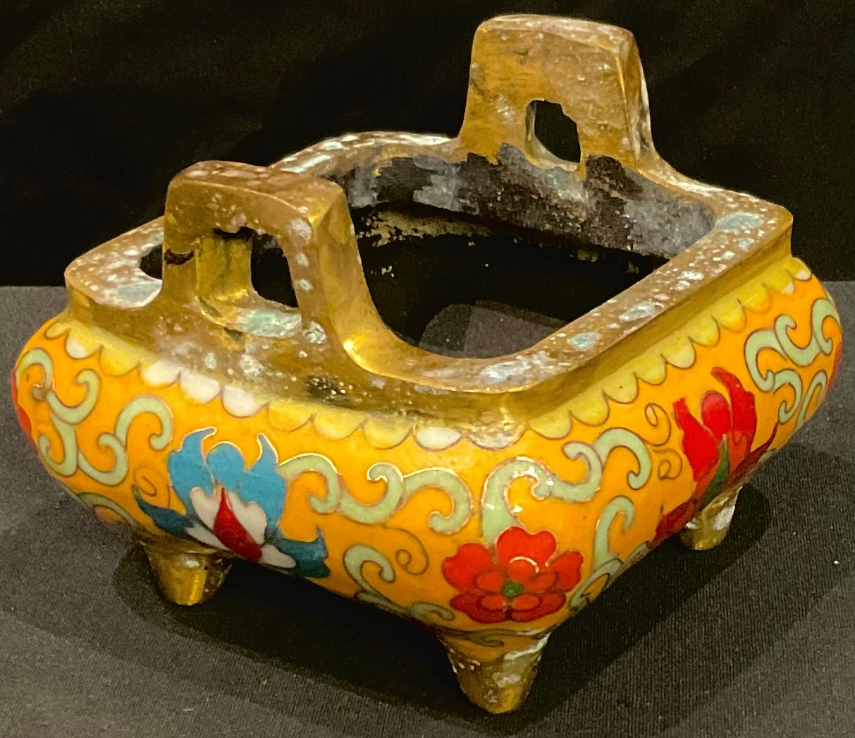 A Chinese inspired Cloisonné shaped square censer, 10.5cm wide - Bild 2 aus 4