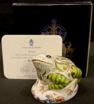A Royal Crown Derby paperweight, Toad, limited edition 567/3,500, gold stopper, certificate, boxed
