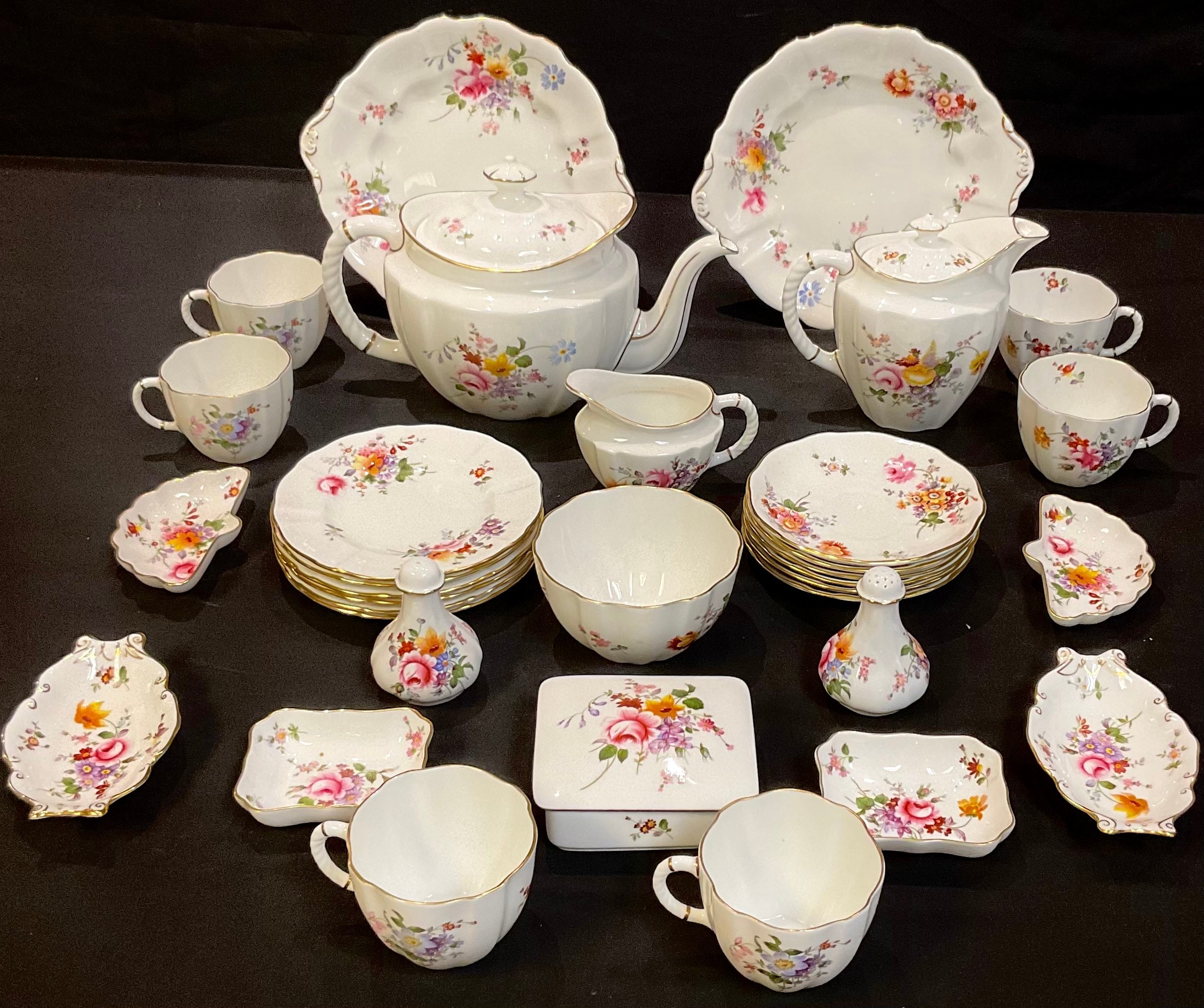 A Royal Crown Derby Posies pattern tea set, comprising large teapot, hot water jug, milk jug and - Bild 2 aus 3