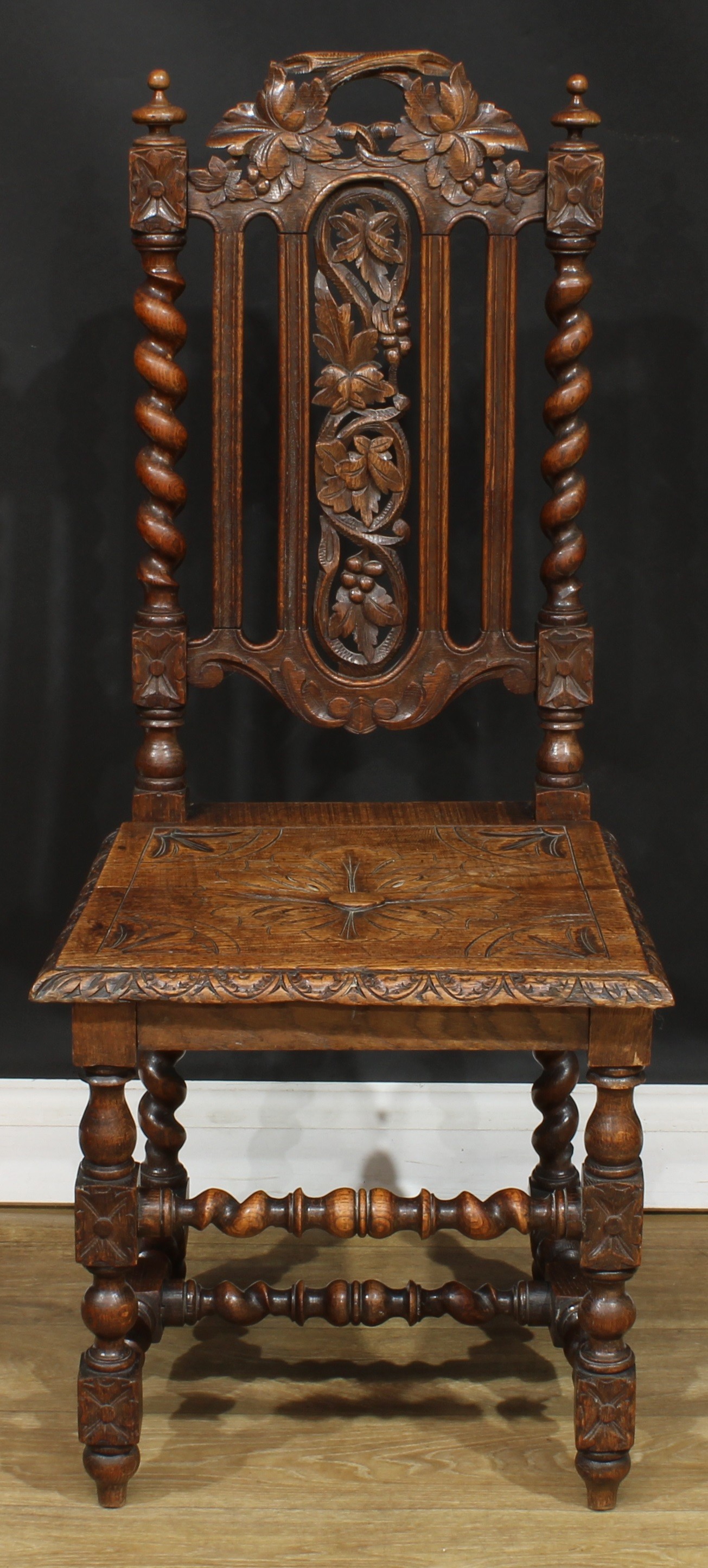 A Victorian mahogany prie-dieu chair, 109cm high, 46cm wide, the seat 42.5cm wide and 38cm deep; a - Bild 4 aus 7