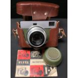 A Werra I-V camera, Carl Zeiss Jena lens, Tessar 2,8/50, serial number 5286318, brown leather case