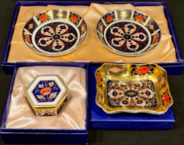 A Royal Crown Derby Imari palette 1128 pattern pair of circular trinket dishes, boxed; an 1128