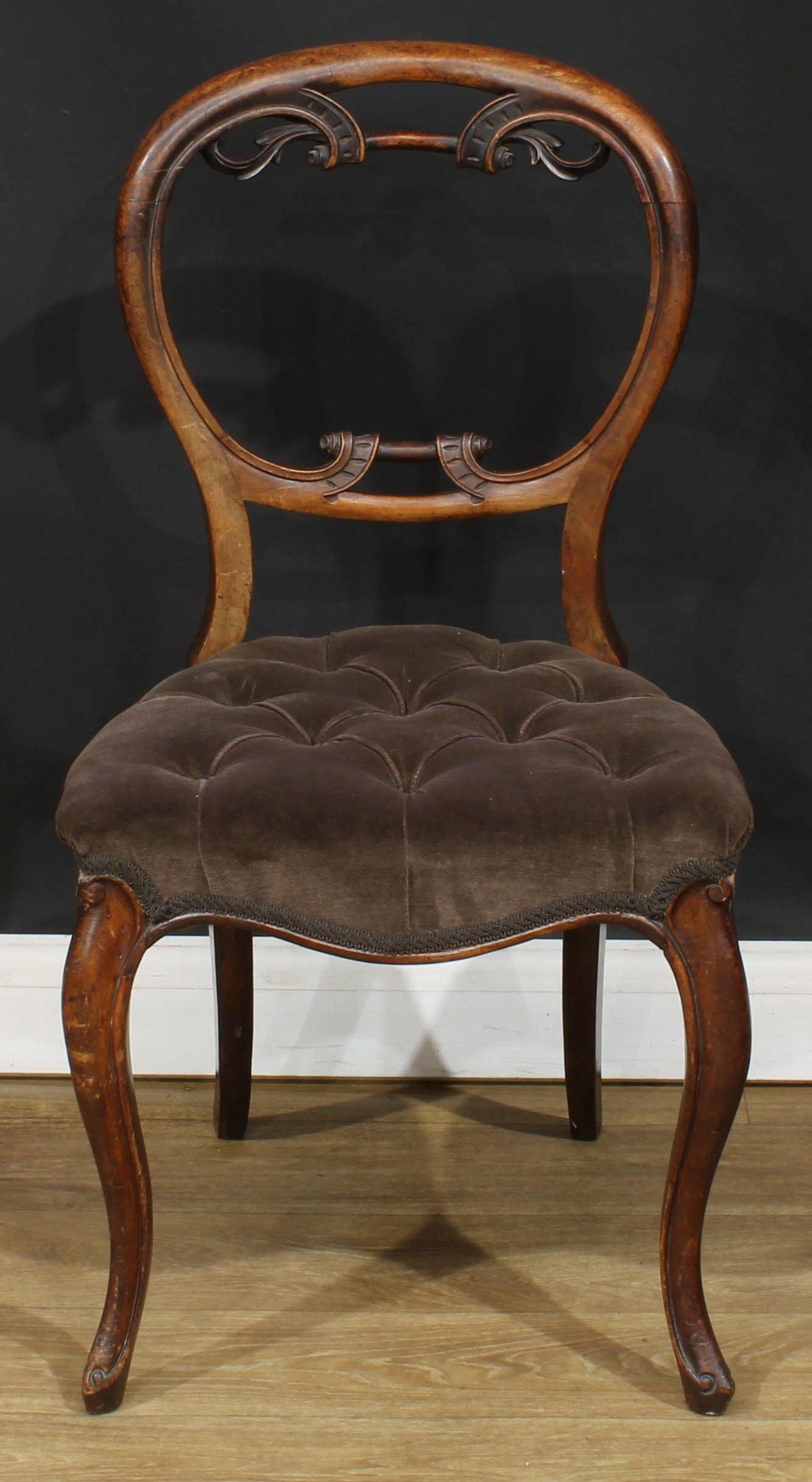 A Victorian mahogany prie-dieu chair, 109cm high, 46cm wide, the seat 42.5cm wide and 38cm deep; a - Bild 6 aus 7