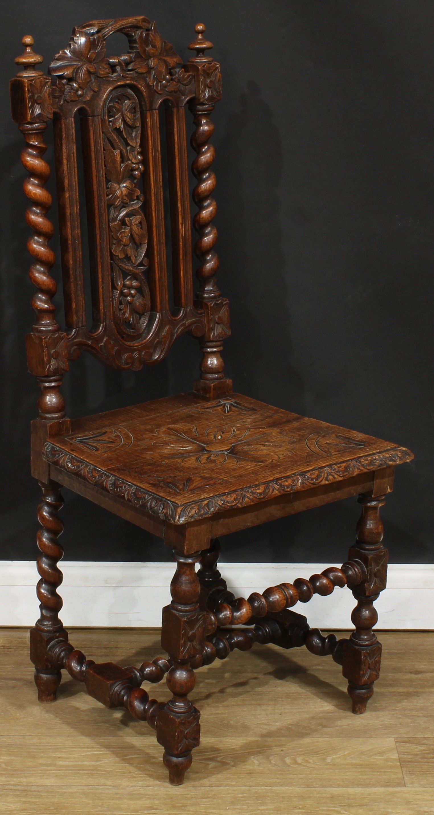 A Victorian mahogany prie-dieu chair, 109cm high, 46cm wide, the seat 42.5cm wide and 38cm deep; a - Bild 5 aus 7