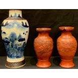 A Chinese blue and white crackle glaze vase, 22cm high; a pair of Chinese dragon vases (faults) [3]