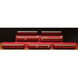 Hornby Dublo OO Gauge coaches, comprising 4052 1st/2nd corridor coach, B.R. maroon, No.E15770,