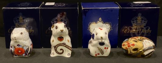 A Royal Crown Derby paperweight, Poppy Mouse, Collector's Guild exclusive, gold stopper, boxed;