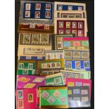 Stamps - a quantity of thematic stamps in large packs, birds, frames, etc
