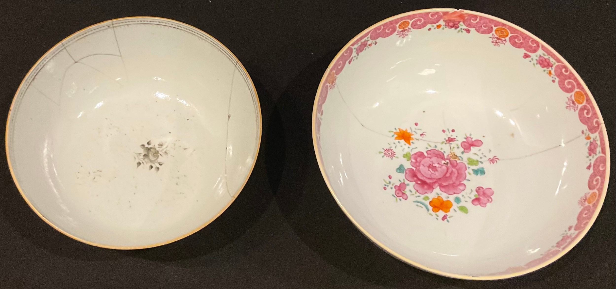 An 18th century Chinese porcelain famille rose bowl, 26cm diameter (old repairs); another similar ( - Bild 2 aus 3