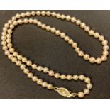 A 14ct gold single strand pearl necklace, 22cm long