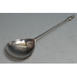 An Elizabeth I silver Maidenhead spoon, 16cm long, London 1562