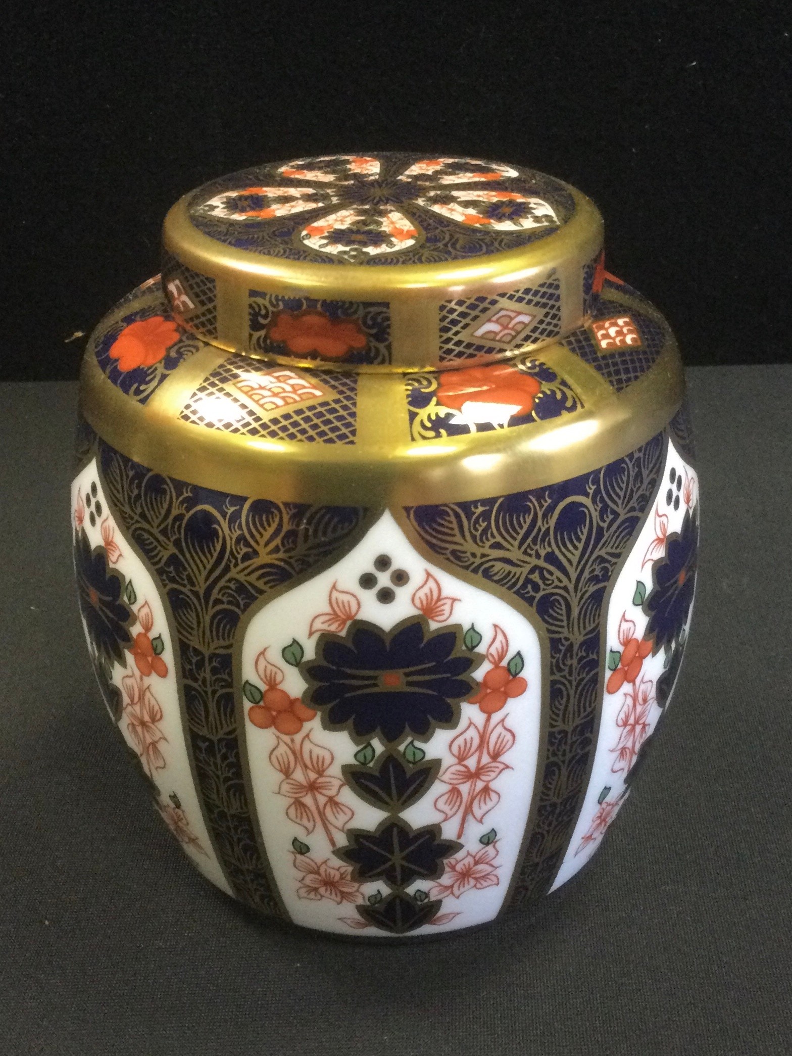 A Royal Crown Derby 1128 ginger jar and cover, 10cm high, printed mark