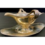 A silver double lipped sauce boat on stand, Chester 1908. 211g, 6.8toz