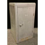 A metal locker cupboard, 92cm tall x 51cm wide x 46cm deep.