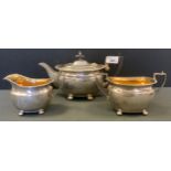 A George VI silver three piece tea set, Elkington & Co, Sheffield 1938, 1034g gross