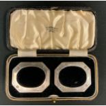 A pair of George VI silver octagonal napkin slides, Sheffield 1938, 114.7g gross, cased