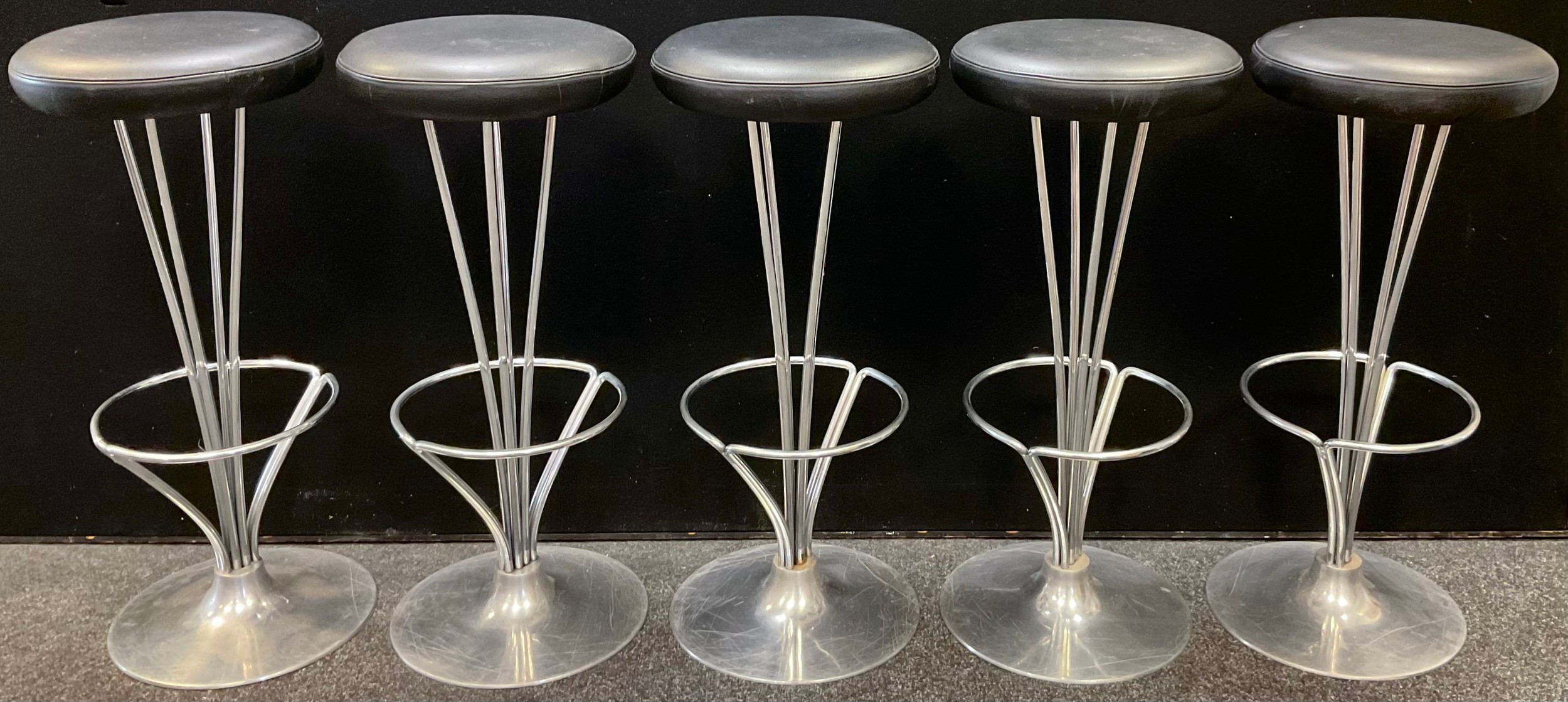 Danish design - Piet Hein 1999 - a set of five bar stools, designed for Fritz Hansen, black