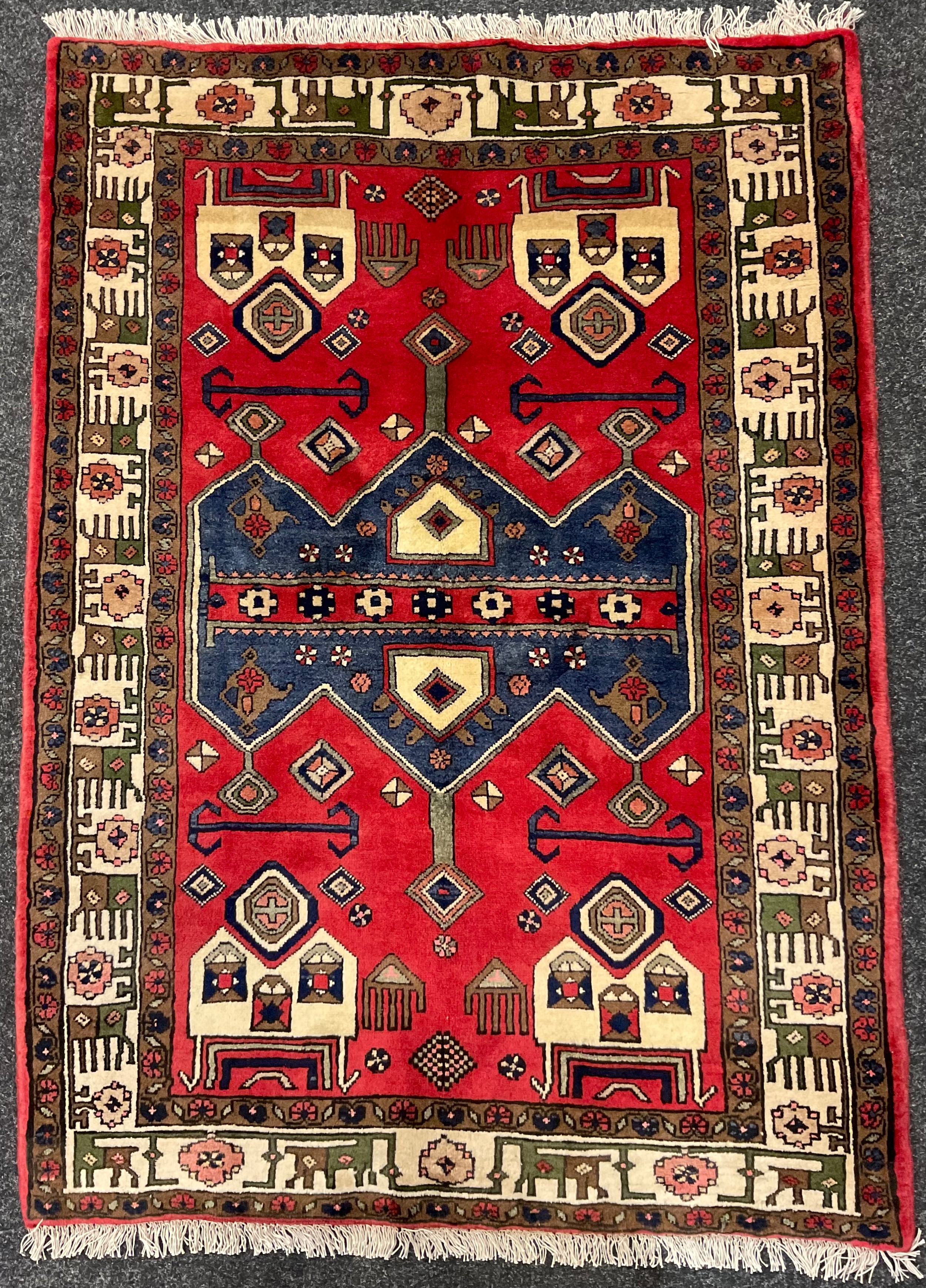 A North-west Persian Bidjar rug / carpet, 145cm x 102cm.