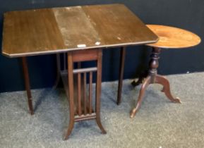 An early 20th century mahogany Sutherland table, canted corners, tapered sabre legs, c.1900-1910;
