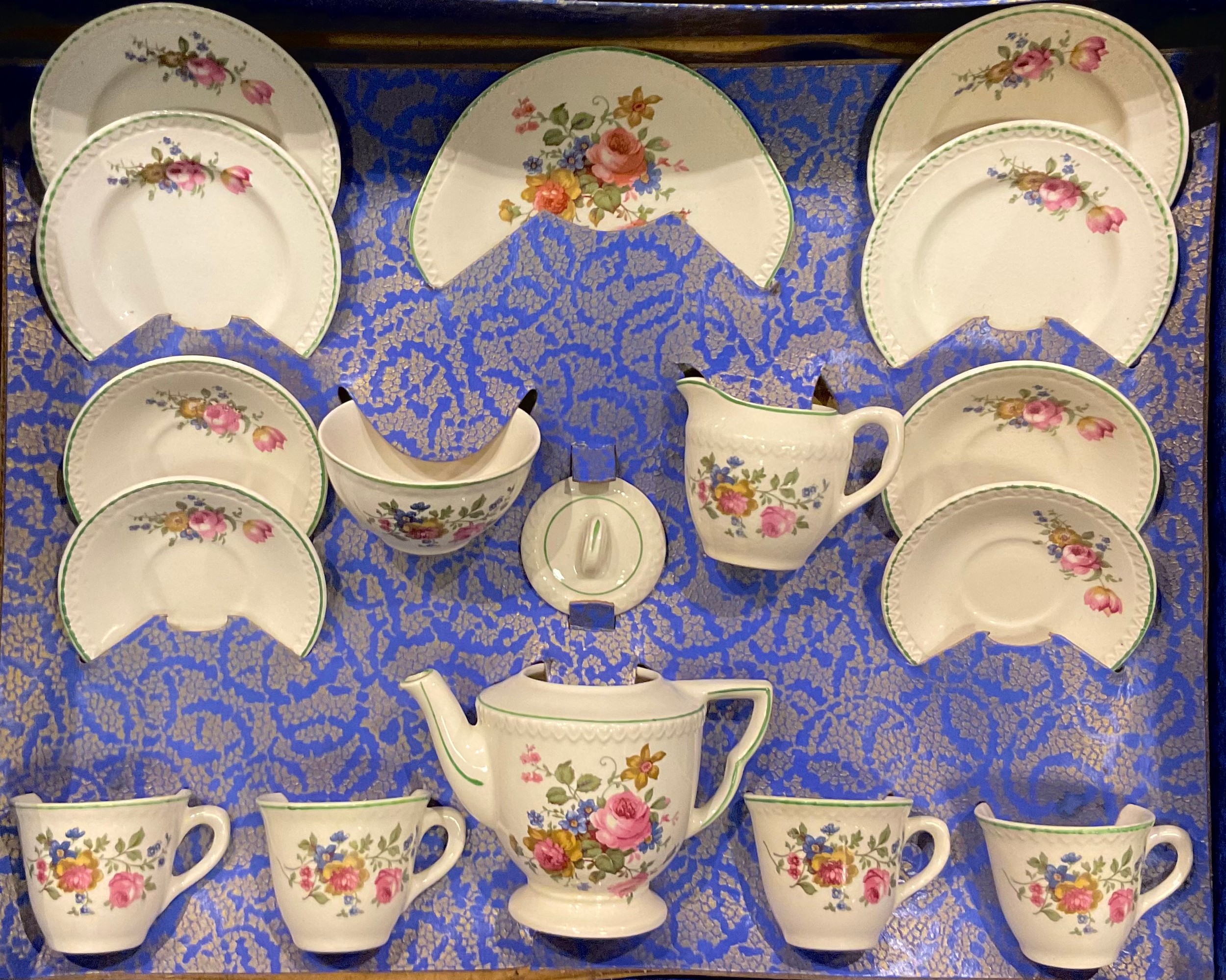 A Biltons Amersham child's/doll's tea set, original box