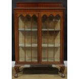 A mahogany display cabinet, 136.5cm high, 92cm wide, 34cm deep