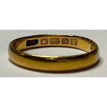 A 22ct gold wedding band, 3.69g