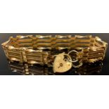 A 9ct gold gate link bracelet, love heart clasp, marked 375, 9.4g