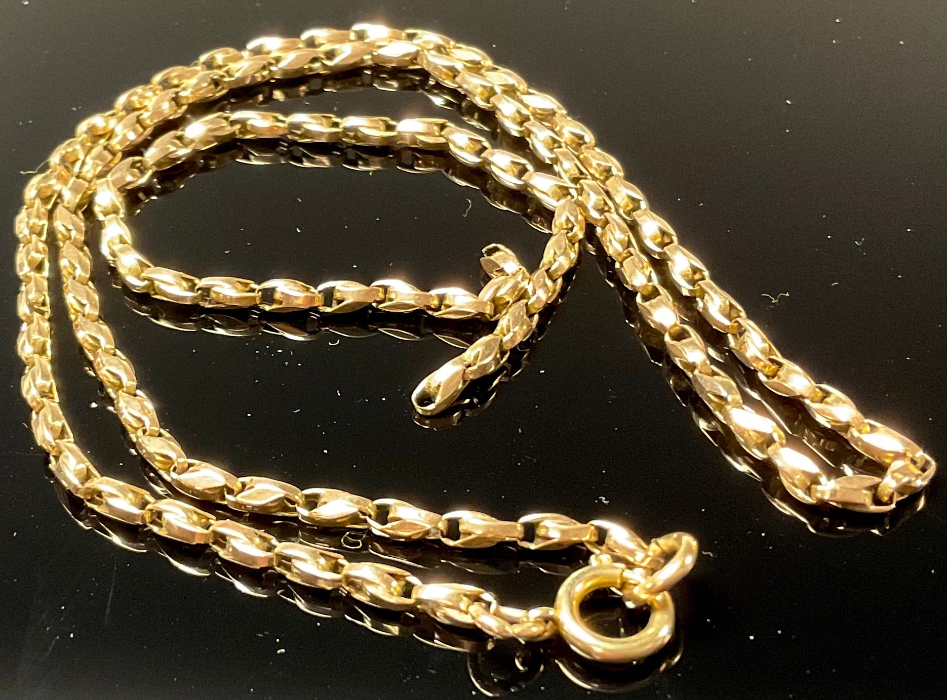 An unmarked 9ct rose gold chain, with separate links, 9.5g