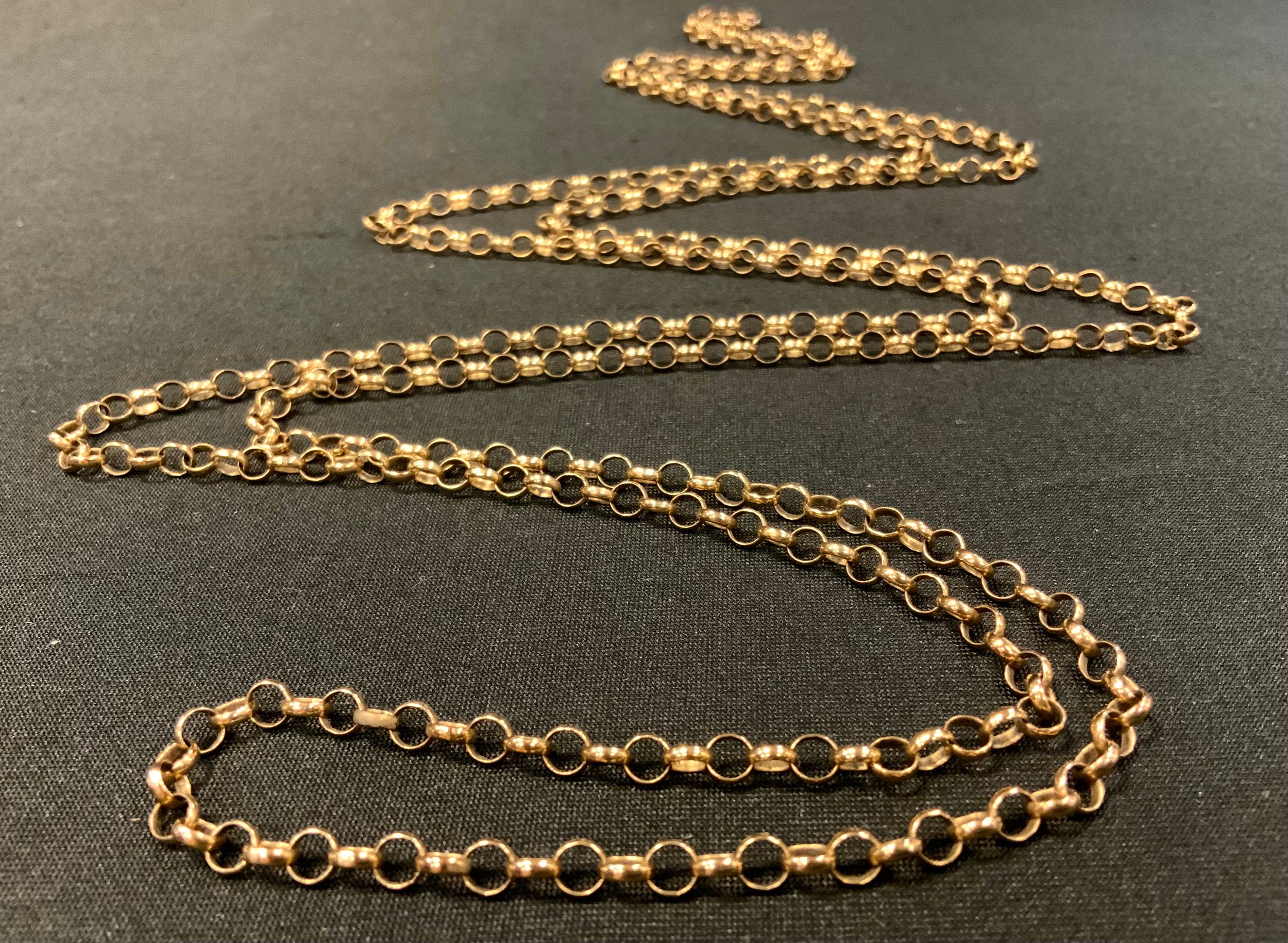 A 9ct gold alternating sized rollo link muff chain, 150cm long, 27.8g