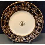 A Wedgwood Astbury pattern dinner plate, 27cm diameter