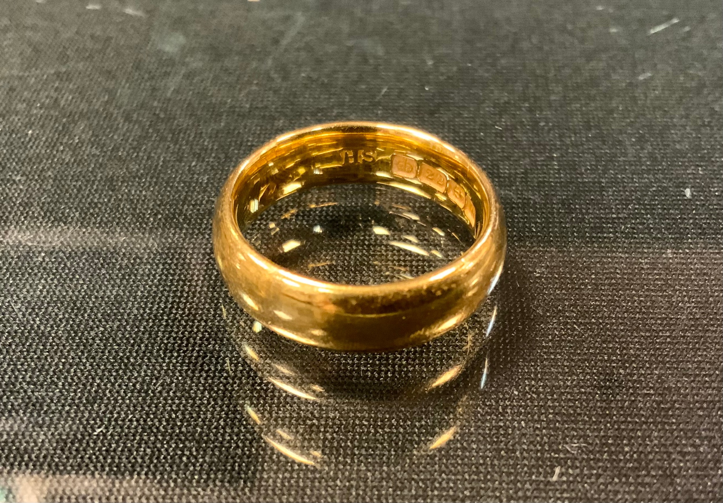 A 22ct gold wedding band, size L/M, 9.6g