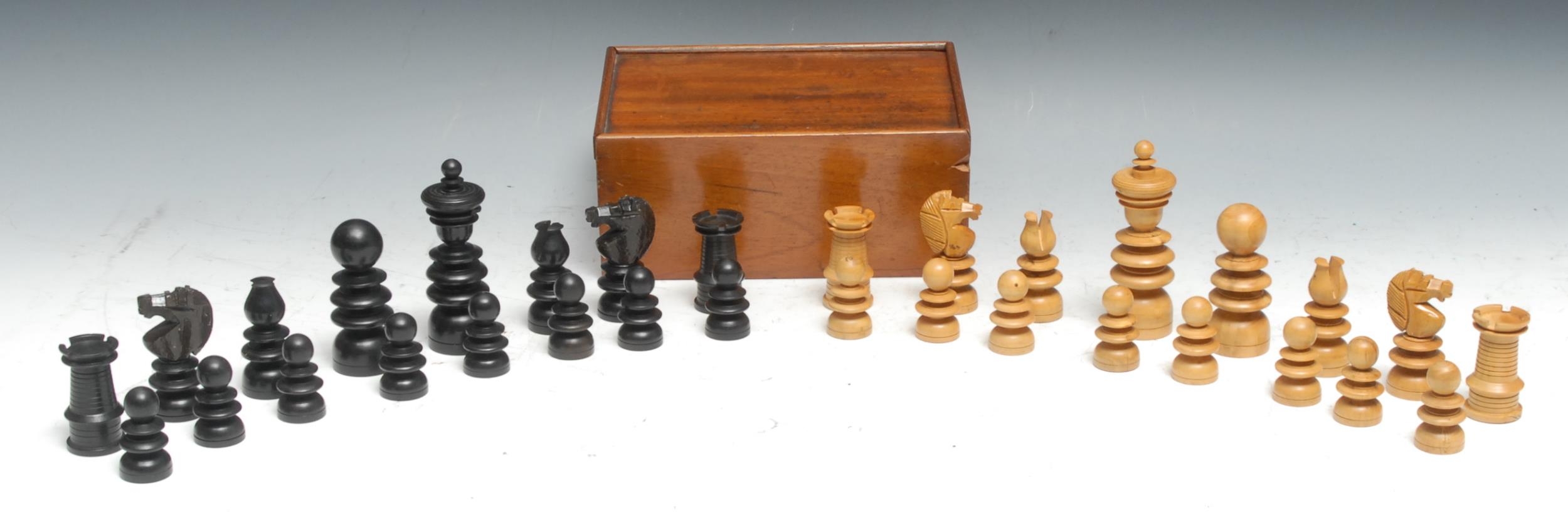 A boxwood and ebony Regency pattern chess set, the Kings 9cm high, mahogany box
