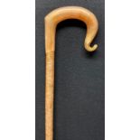 A ram's horn and hazel market stick, 130cm long