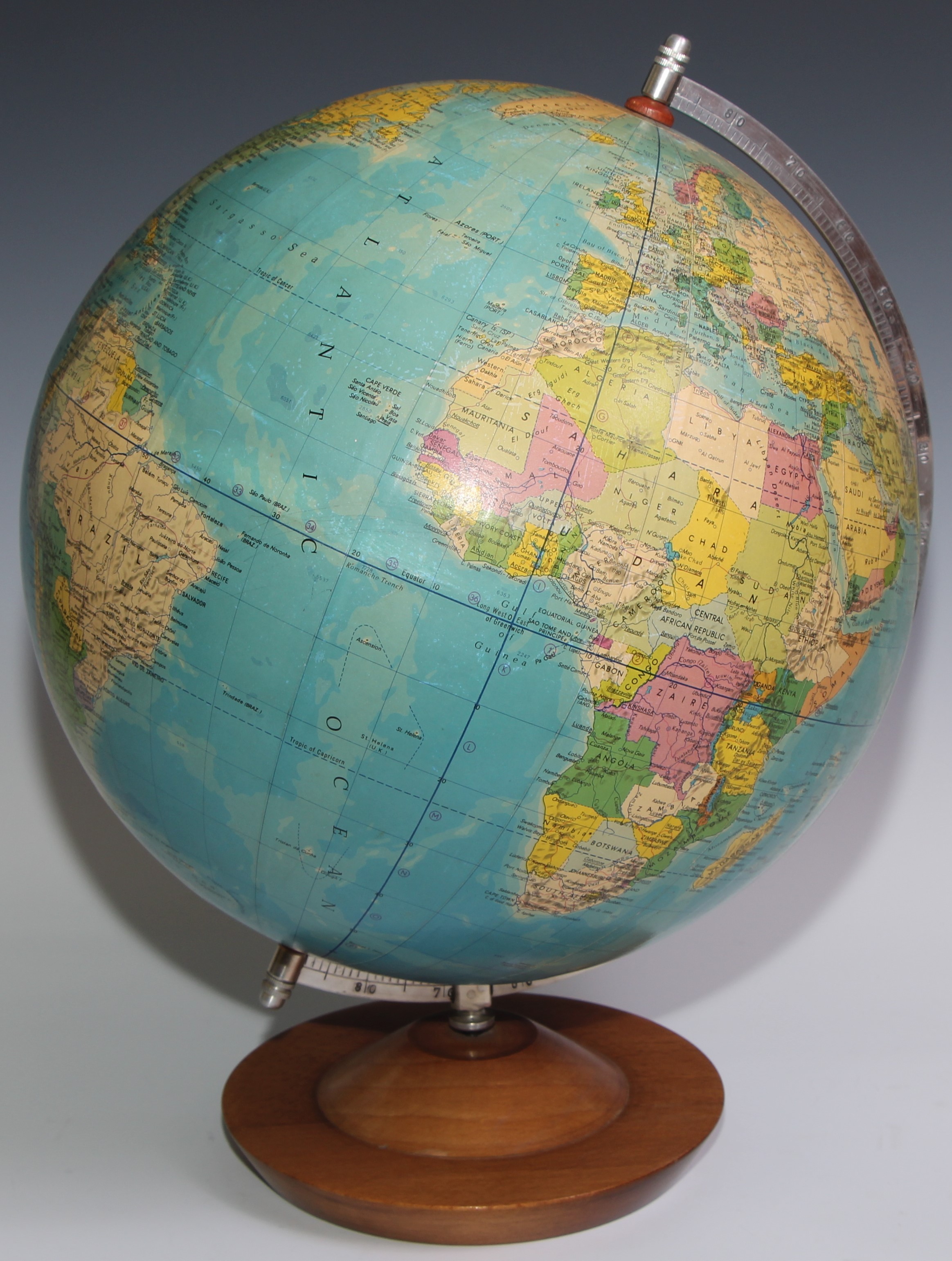 A terrestrial globe, Rath Political Globe, published by VEB Rathgloben-Verlag, Leipzig, aluminium