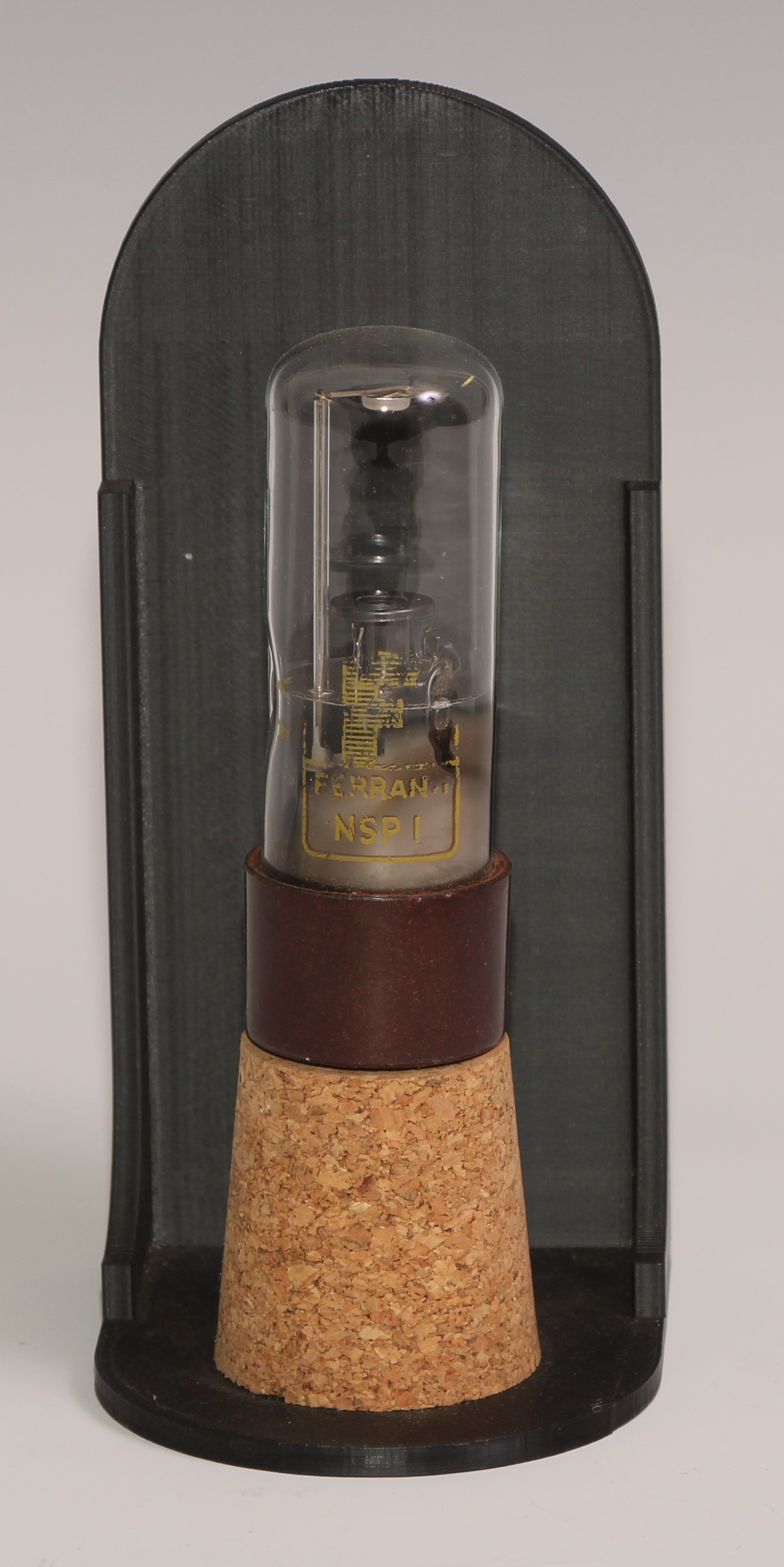 Vintage Wireless History - a collection of radio valves, various makes and types, GEC Quartz Crystal - Image 10 of 10