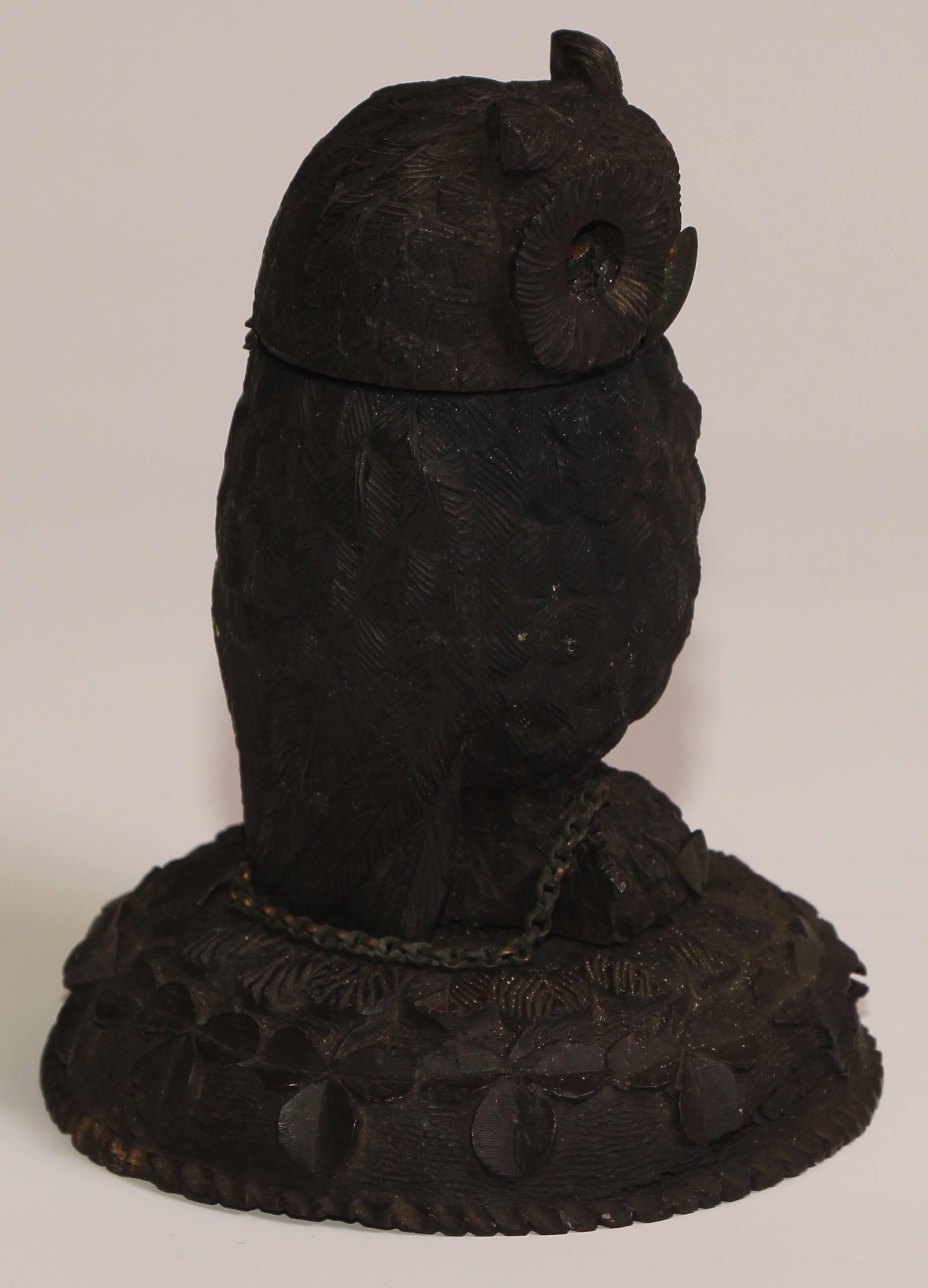 An Irish bog oak ink well carved as an owl, 12.5cm high, early 20th century - Image 2 of 3