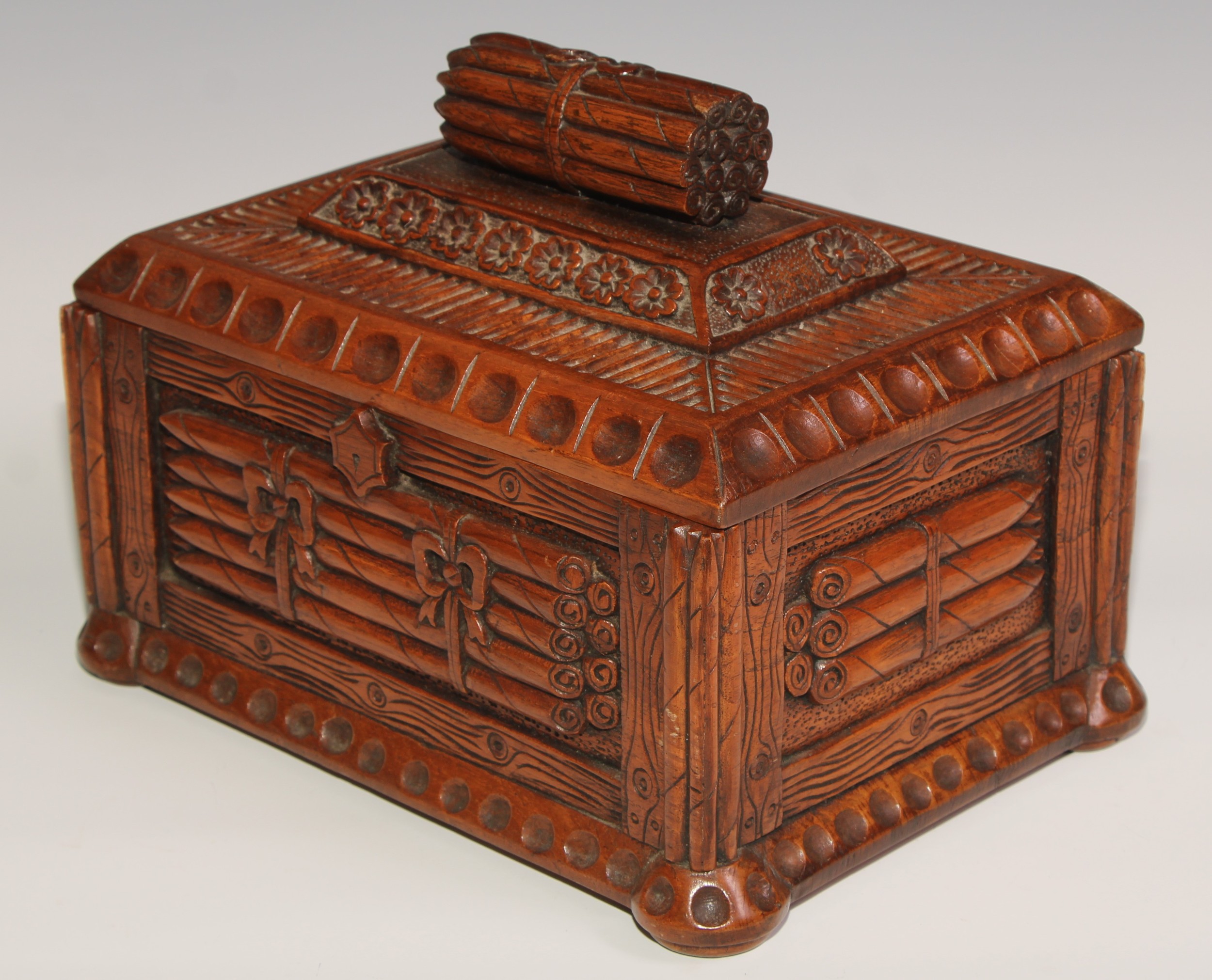 An unusual hardwood rectangular cigar box, carved and surmounted with bundles of cigars, 30cm - Image 4 of 5