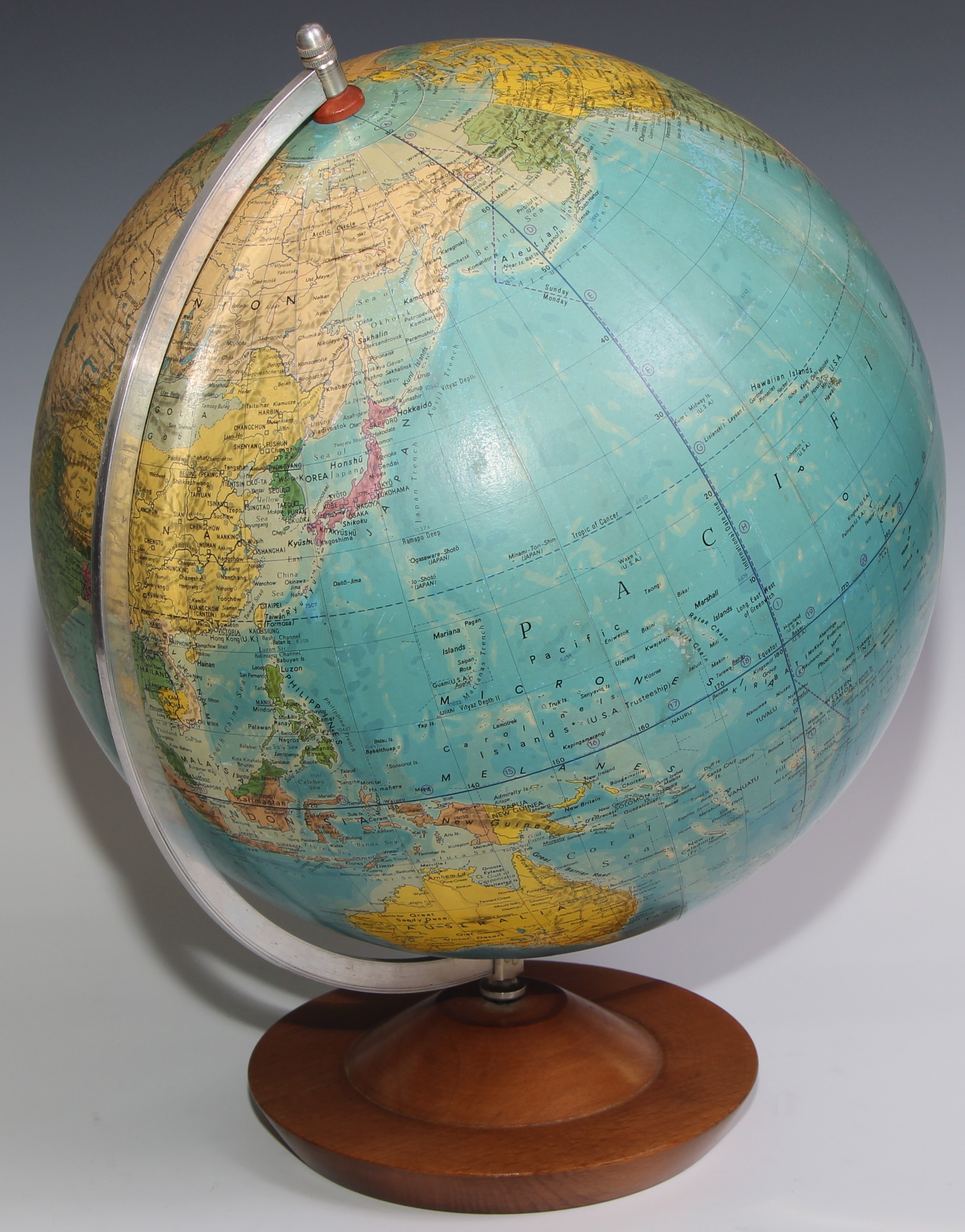 A terrestrial globe, Rath Political Globe, published by VEB Rathgloben-Verlag, Leipzig, aluminium - Image 3 of 3