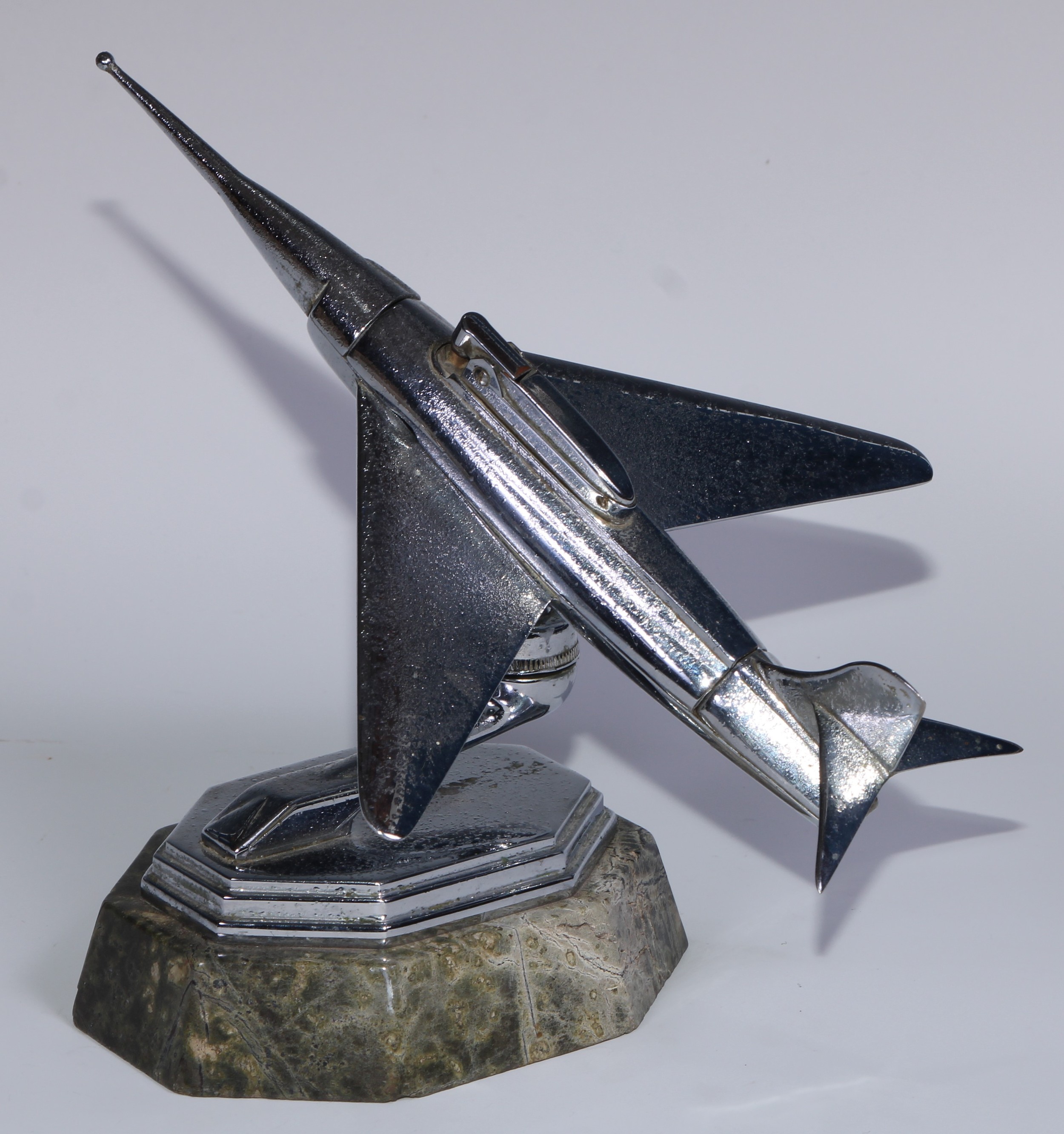 A mid-20th century chrome table lighter, as a fighter jet, marble base, 24cm long; an Art Deco style - Image 5 of 11