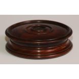 A large George IV draught turned oak snuff box, push-fitting cover centred by a roundel, 15.5cm
