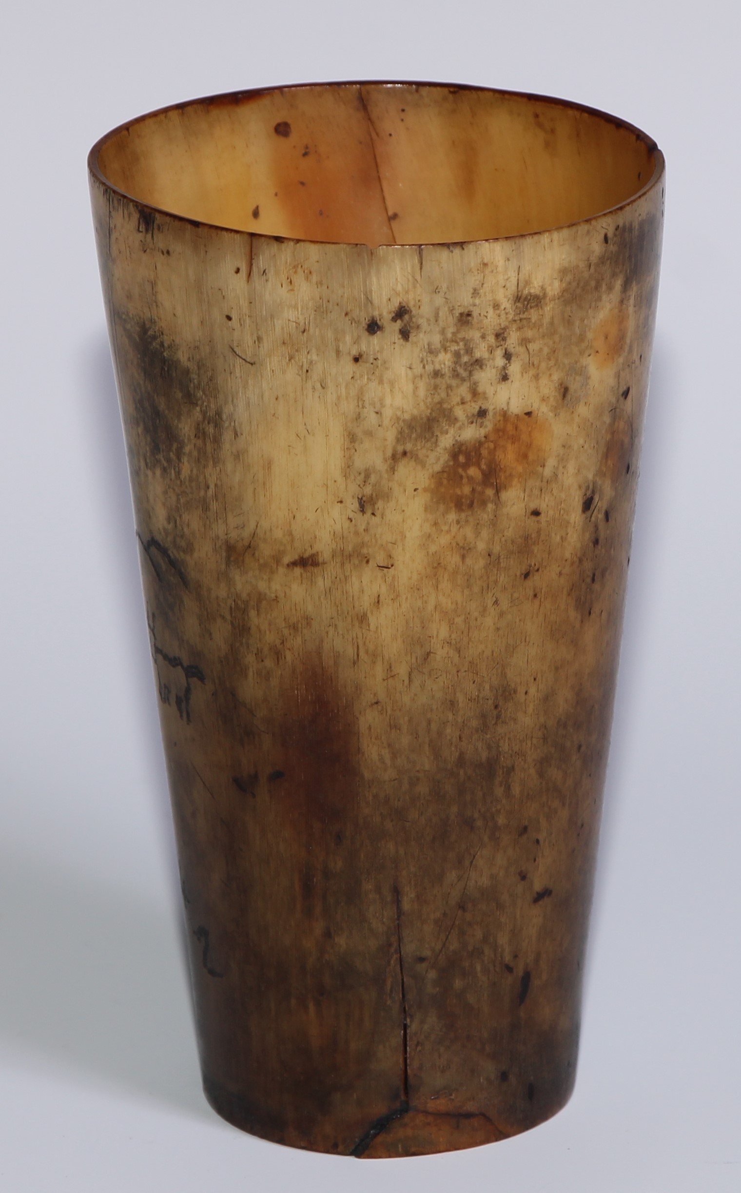 A 19th century tapered cylindrical cattle horn beaker, sgrafitto scrimshaw engraved with sun, rainn, - Image 3 of 5