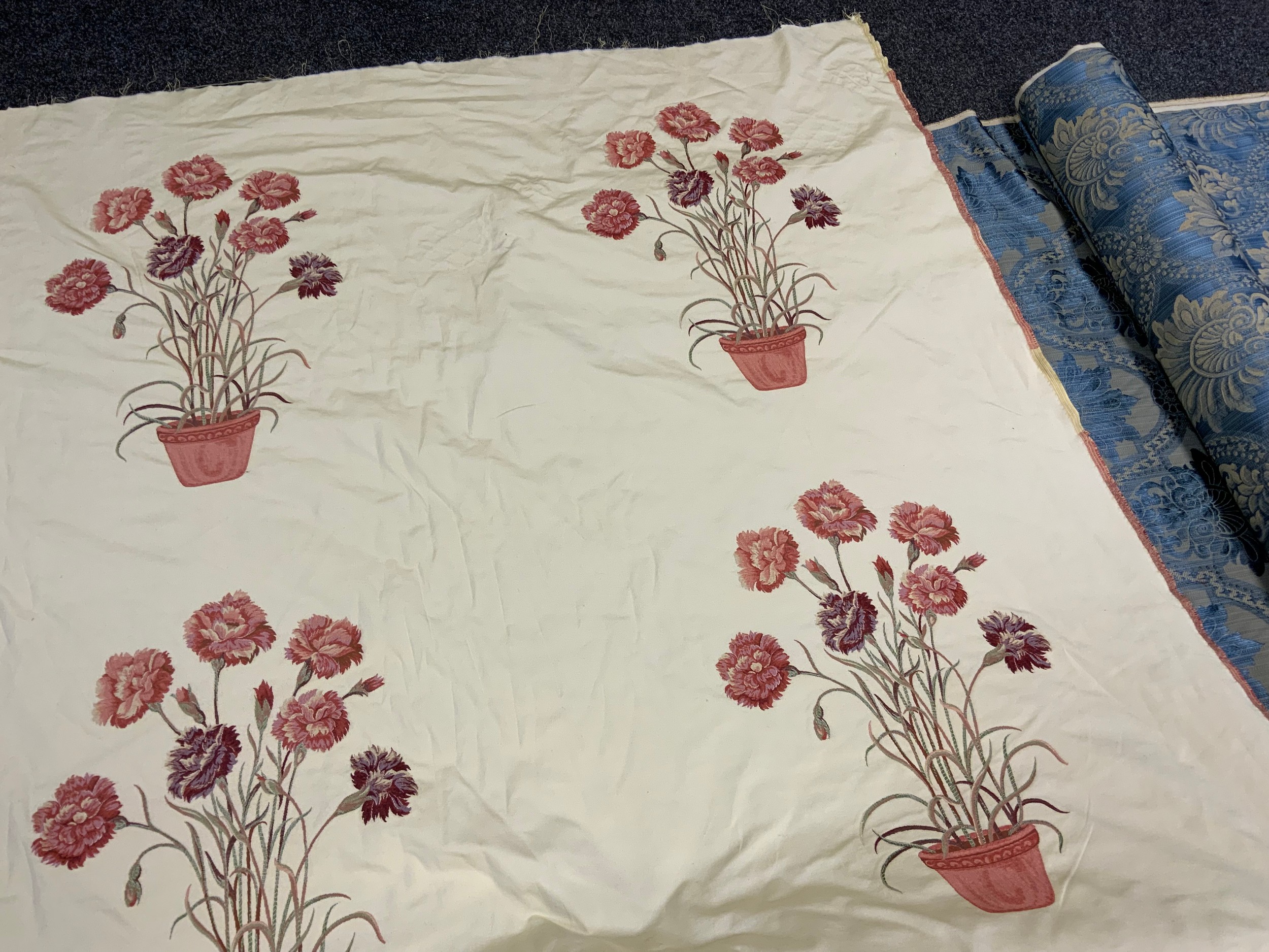 Textiles - a large roll of floral embroidered fabric, cream ground, approx 21 meters long; another - Image 3 of 3