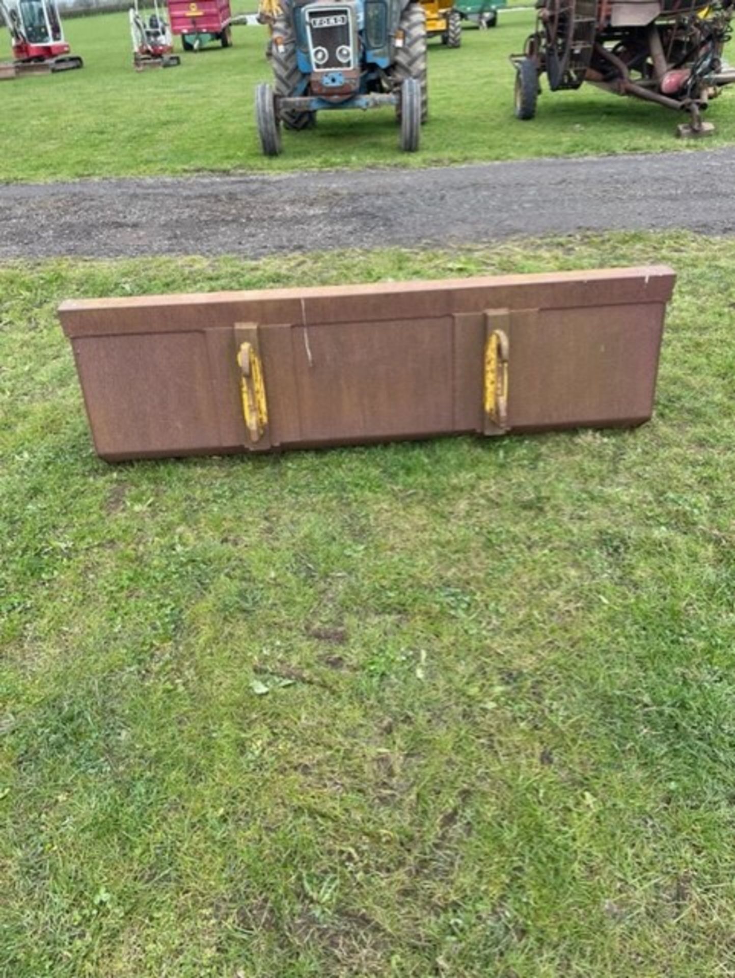 2m wide Loader Bucket with Tanco Brackets - Image 2 of 3