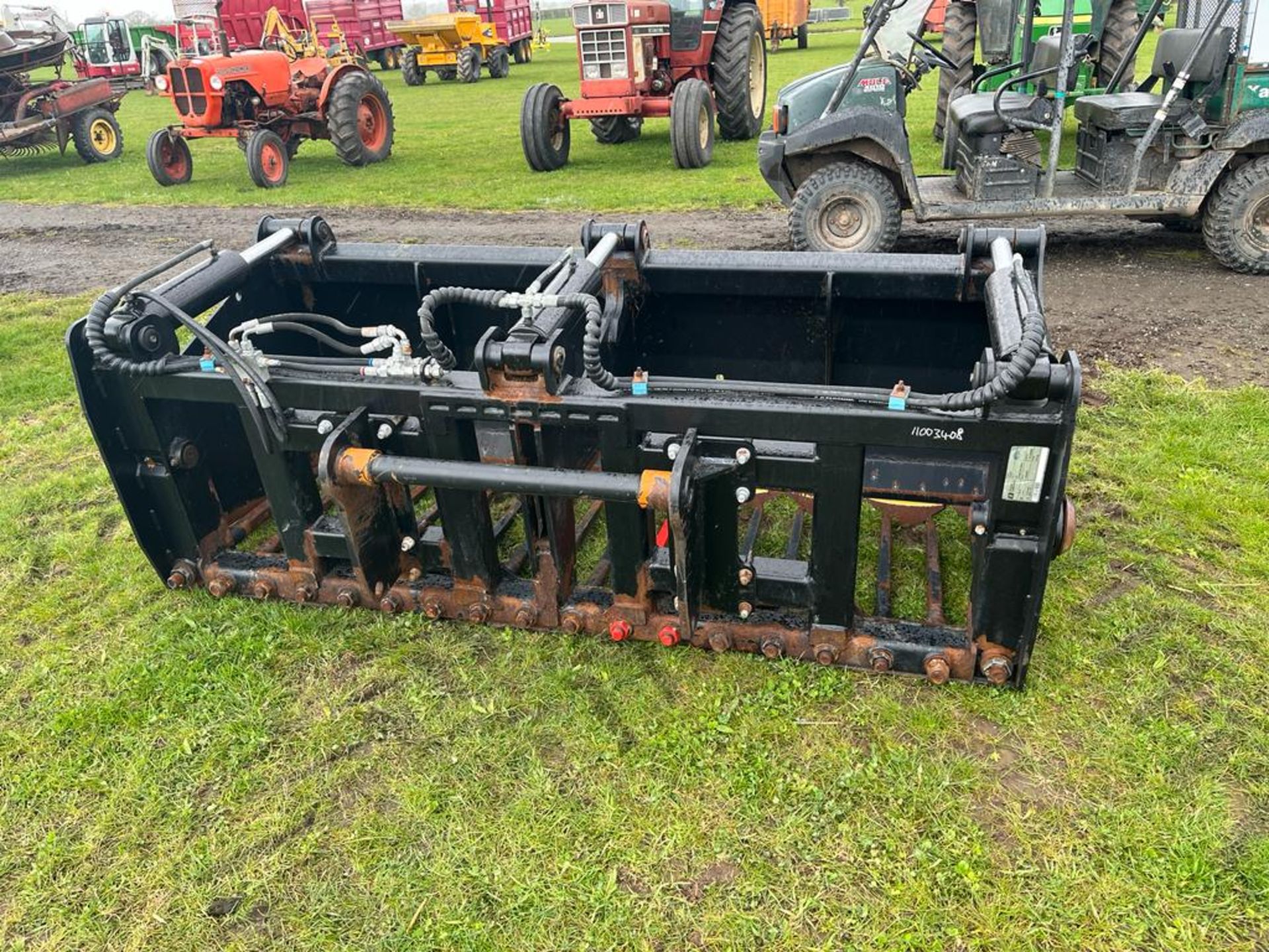 Quicke Shear Grab with Manitou Bolt on Brackets