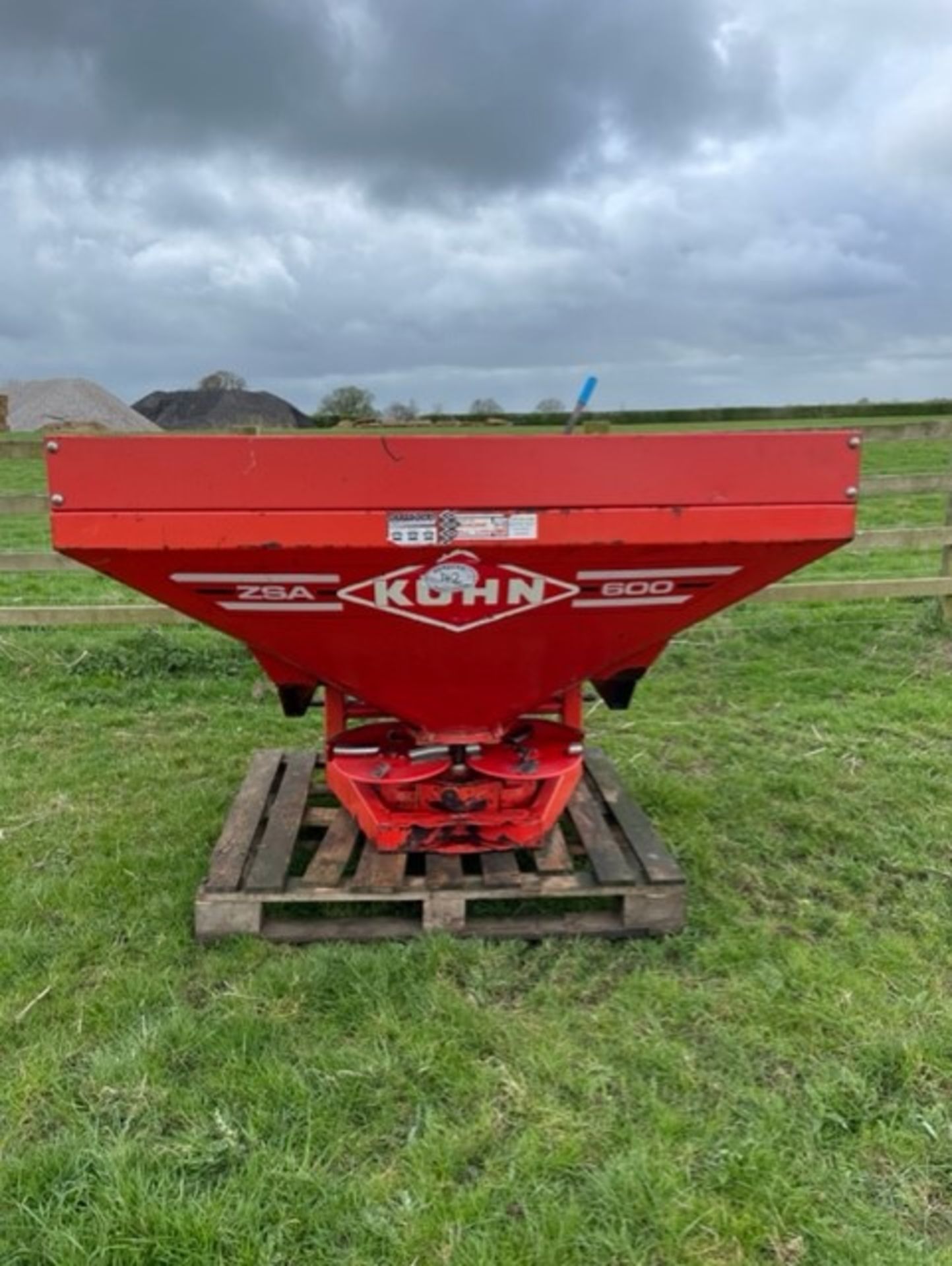 Kuhn 600 Fertiliser Spreader