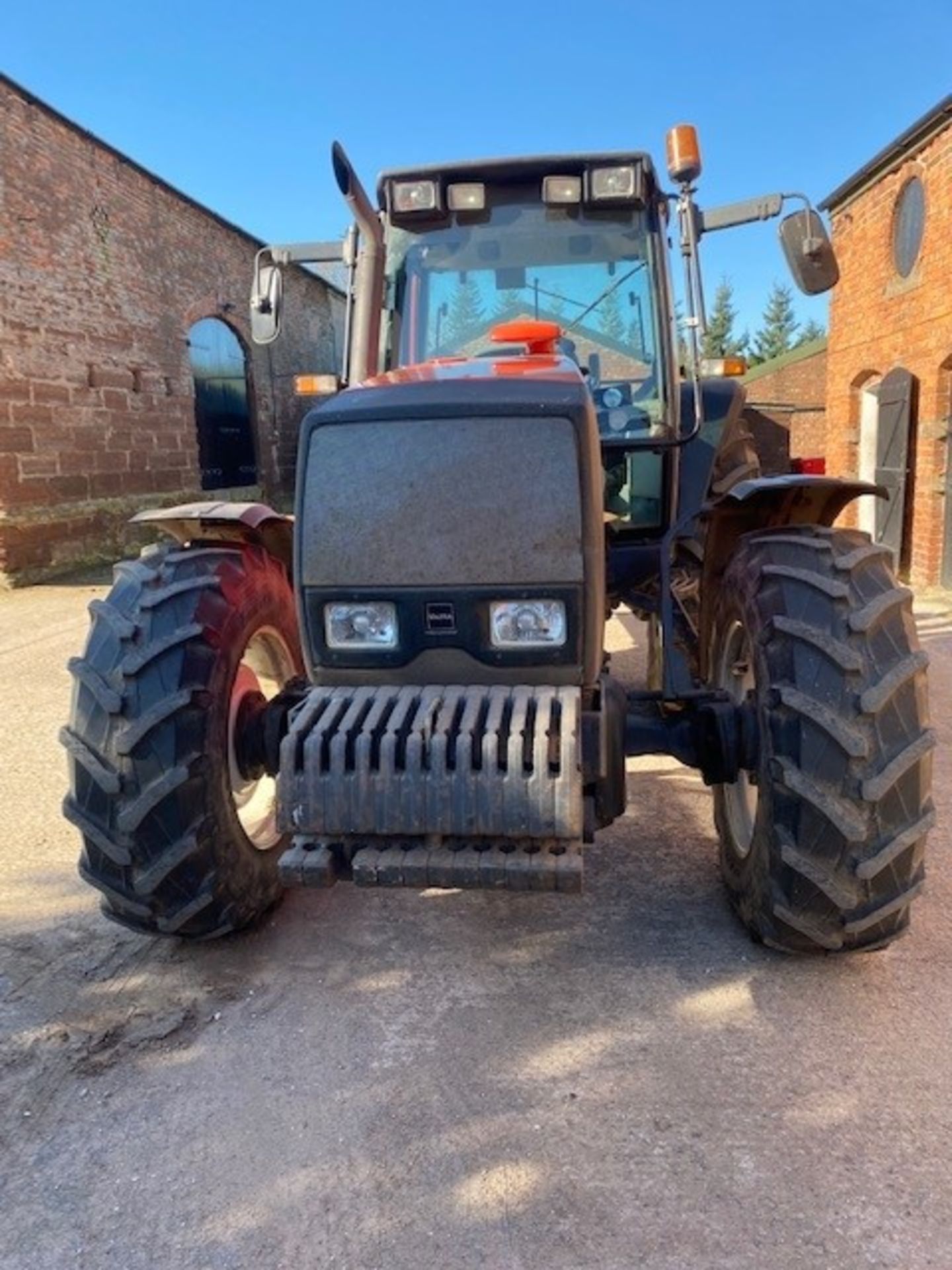 2000 Valtra 8150 Tractor V935 EFR (5438 hours) - Image 3 of 5